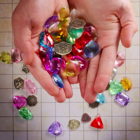 Treasure Token Set - 40 MTG Tokens (x10 Each) with Acrylic Gems (40+) and Pouch - Multicolor